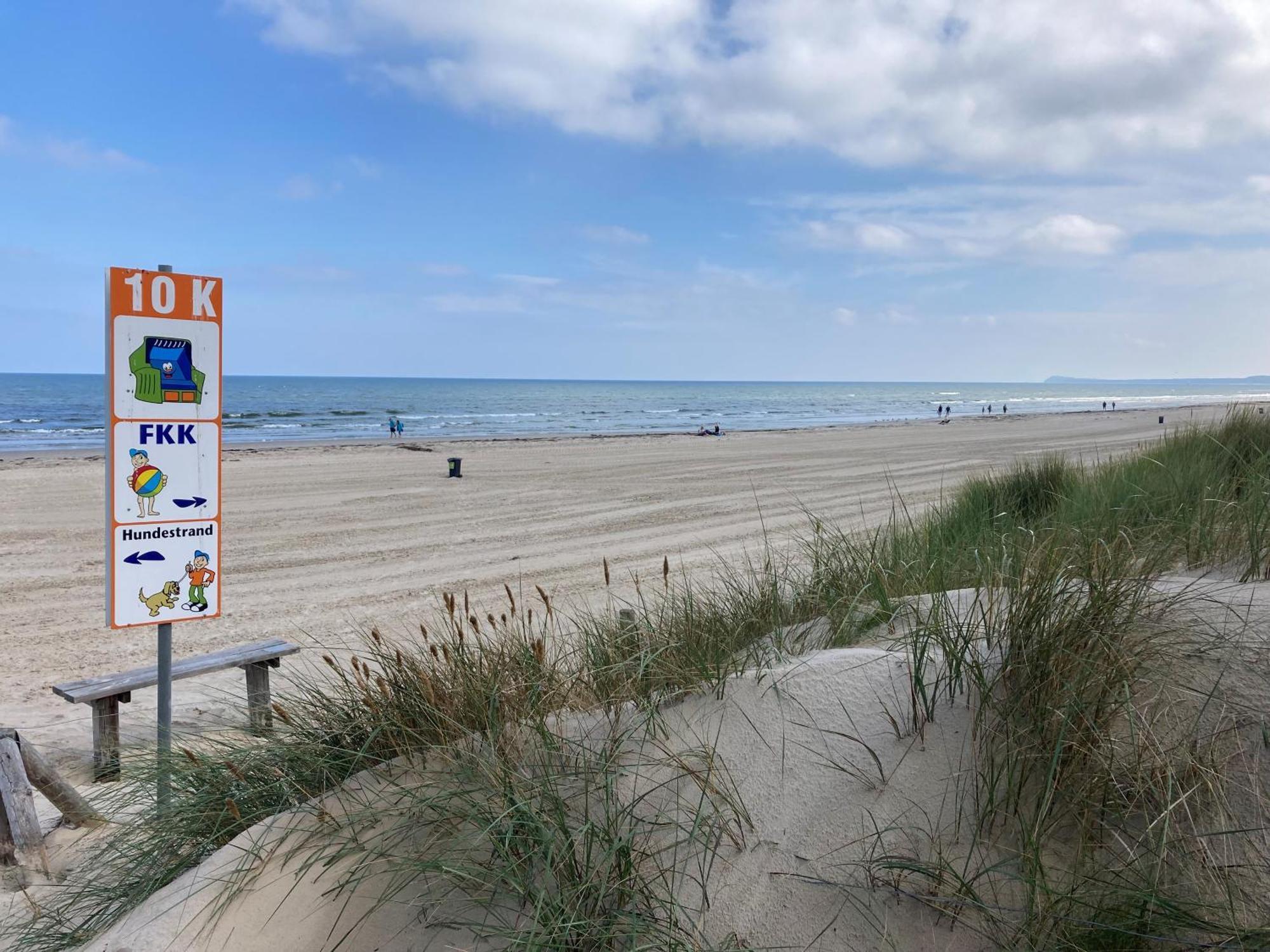 Reet Am Strand Mit Hund Karlshagen ภายนอก รูปภาพ