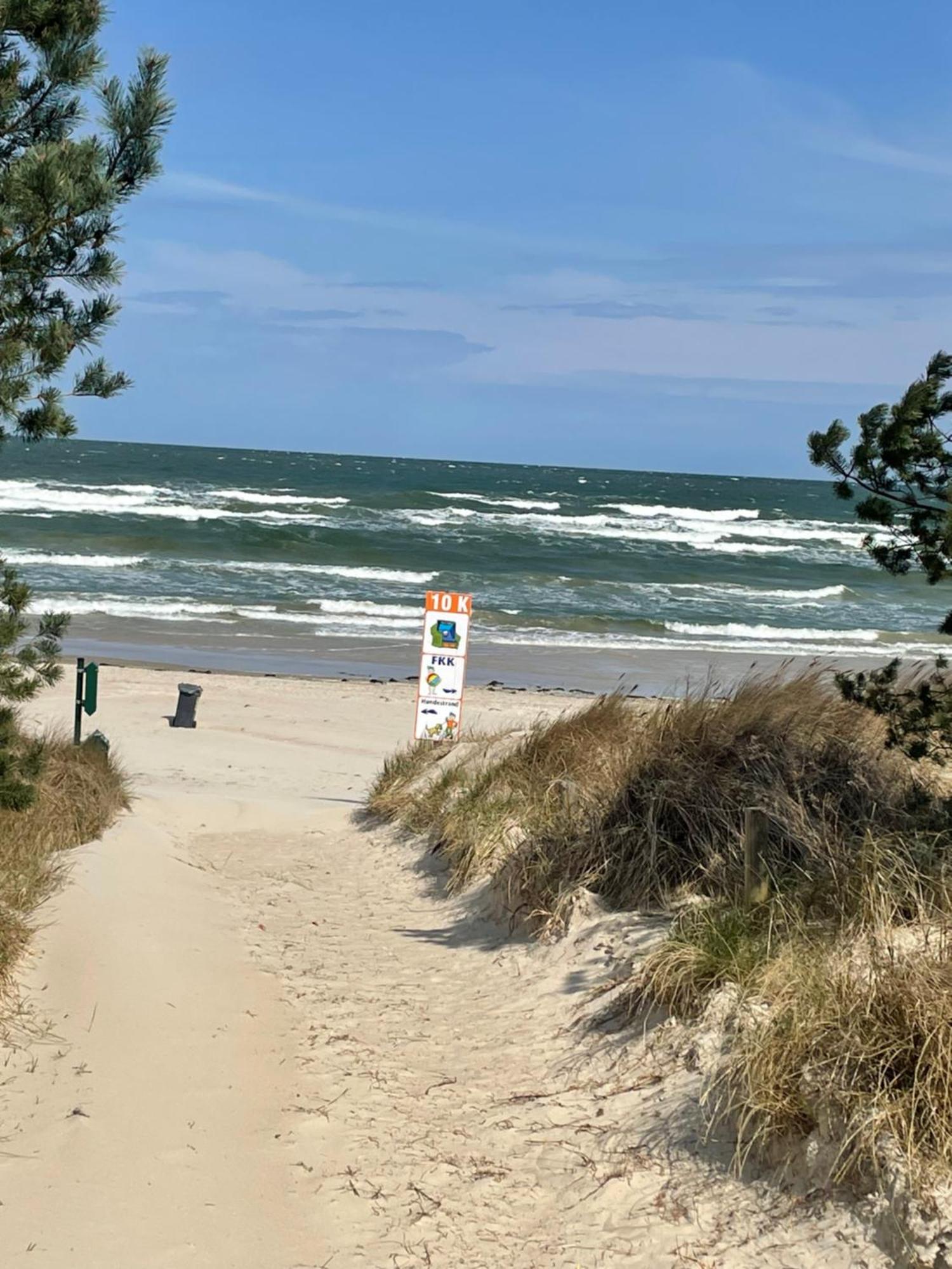 Reet Am Strand Mit Hund Karlshagen ภายนอก รูปภาพ